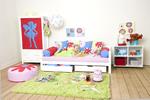 Nabídka dětského nábytku z masivu a dekorací pro holky