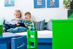 Barevný nábytek do dětského pokoje patří