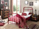 Oblíbený červený odstín, dětská postel New York z kovu
