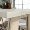 Detailní zpracování navyšuje kvalitu stolu