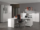 Kancelář můžete v kolekci Alto sestavit také z bílého nábytku