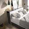 Designová postel v kontrastním spojení odstínů Ely graphite, white
