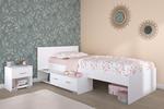 Dětská postel s šuplíkem, který lze využít i jako praktický schůdek, odkládací prostor