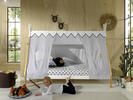 Domečková postel z masivu Vigi simple s textilií