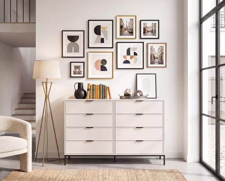 Komody v kolekci Daisy si můžete vybrat z řady designů