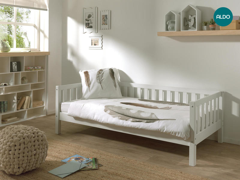 Dětská postel z masivu Fritz simple white